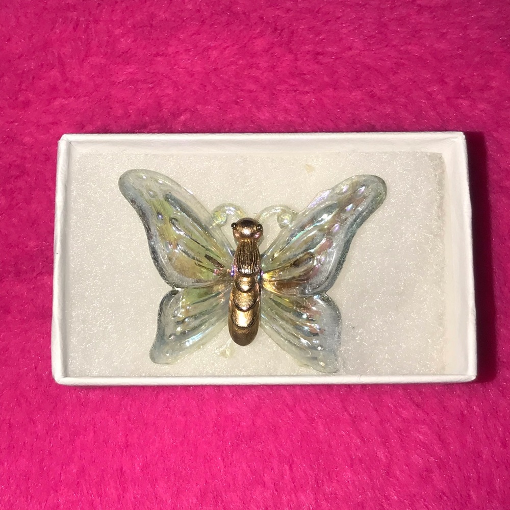 Butterfly pin